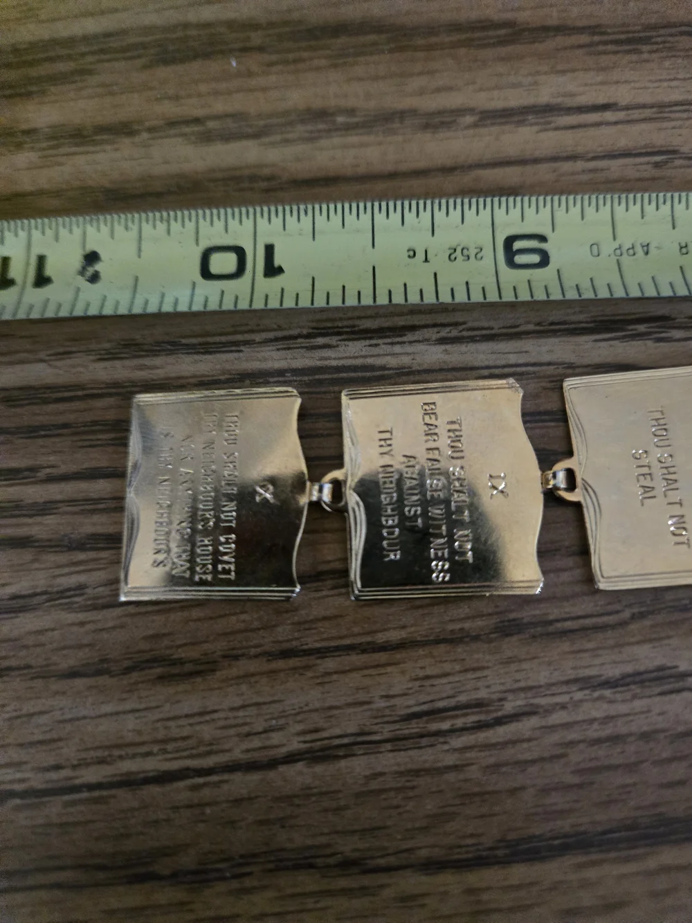 N/A gold tone